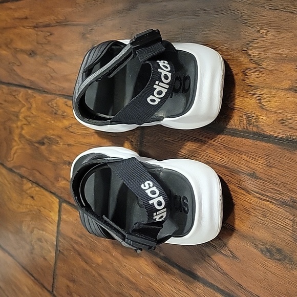 Adidas - Picture 2 of 4